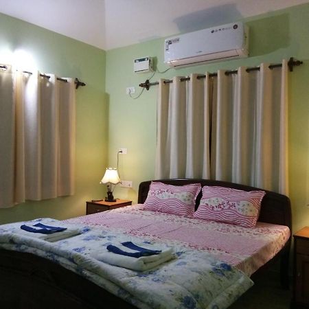 Shirley'S Guest House Маджорда Екстериор снимка