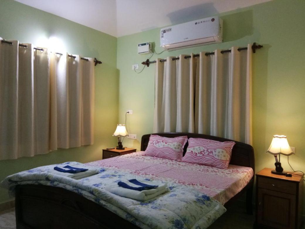 Shirley'S Guest House Маджорда Екстериор снимка