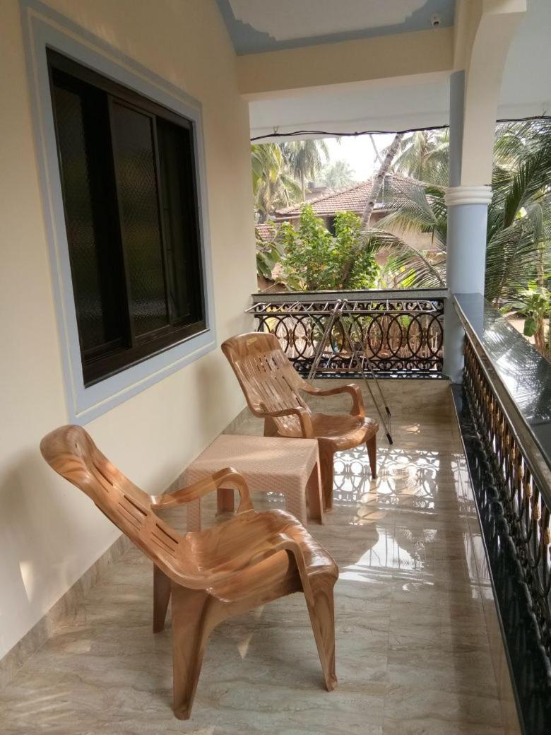 Shirley'S Guest House Маджорда Екстериор снимка