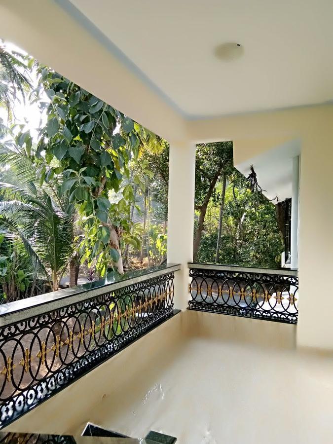 Shirley'S Guest House Маджорда Екстериор снимка