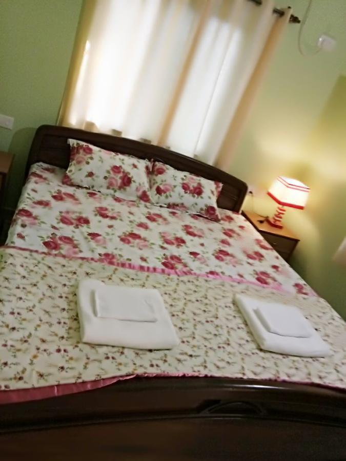 Shirley'S Guest House Маджорда Екстериор снимка