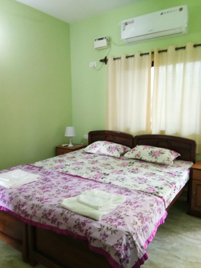 Shirley'S Guest House Маджорда Екстериор снимка