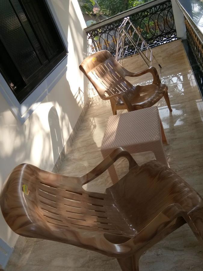 Shirley'S Guest House Маджорда Екстериор снимка