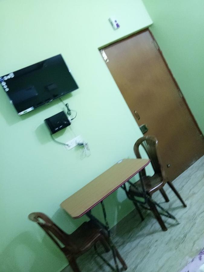 Shirley'S Guest House Маджорда Екстериор снимка